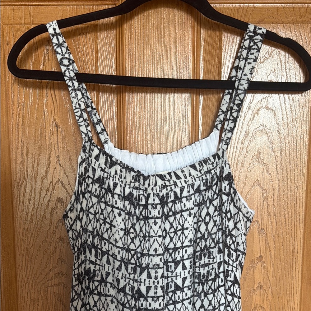 Black and White Patterned Maxi Dress - Picture 3 of 5